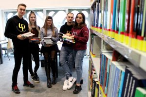Biblioteka PB czytelnia książek studenci