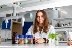 Pracownik w laboratorium Politechniki Białostockiej, fot. Gabriela Kościuk