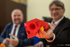 patent Implant stawu skroniowo-żuchwowego, dr Borkowski i dr Trochimczuk_fot.Iryna Mikhno_PB